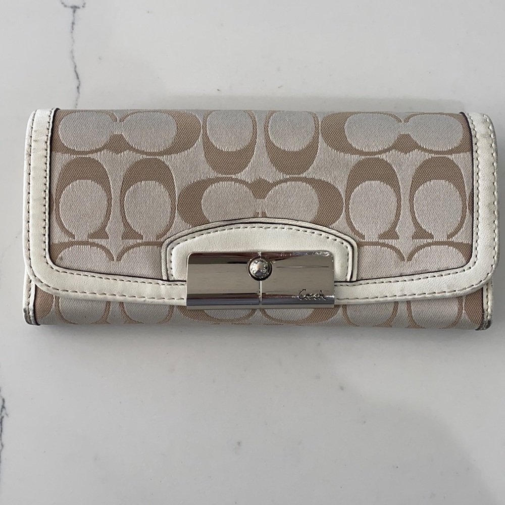 Couch wallet